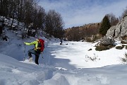 45 Ed ora si cammina in saliscendi pestando, affondando anche  nella neve